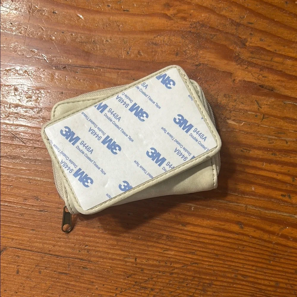 Cream Wallet - Picture 4 of 4